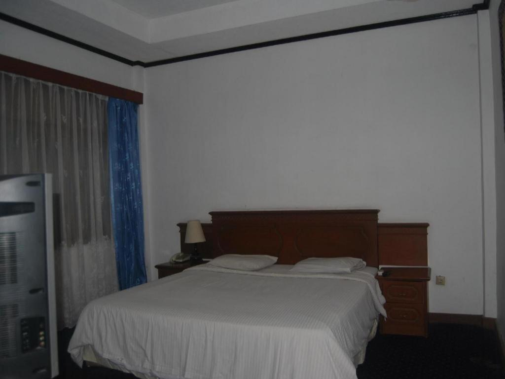 Sadinah Sahid Josodipuro Hotel Colomadu Exterior foto