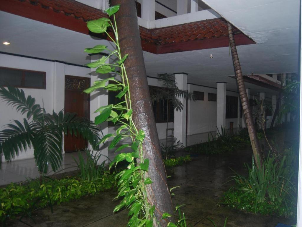 Sadinah Sahid Josodipuro Hotel Colomadu Exterior foto