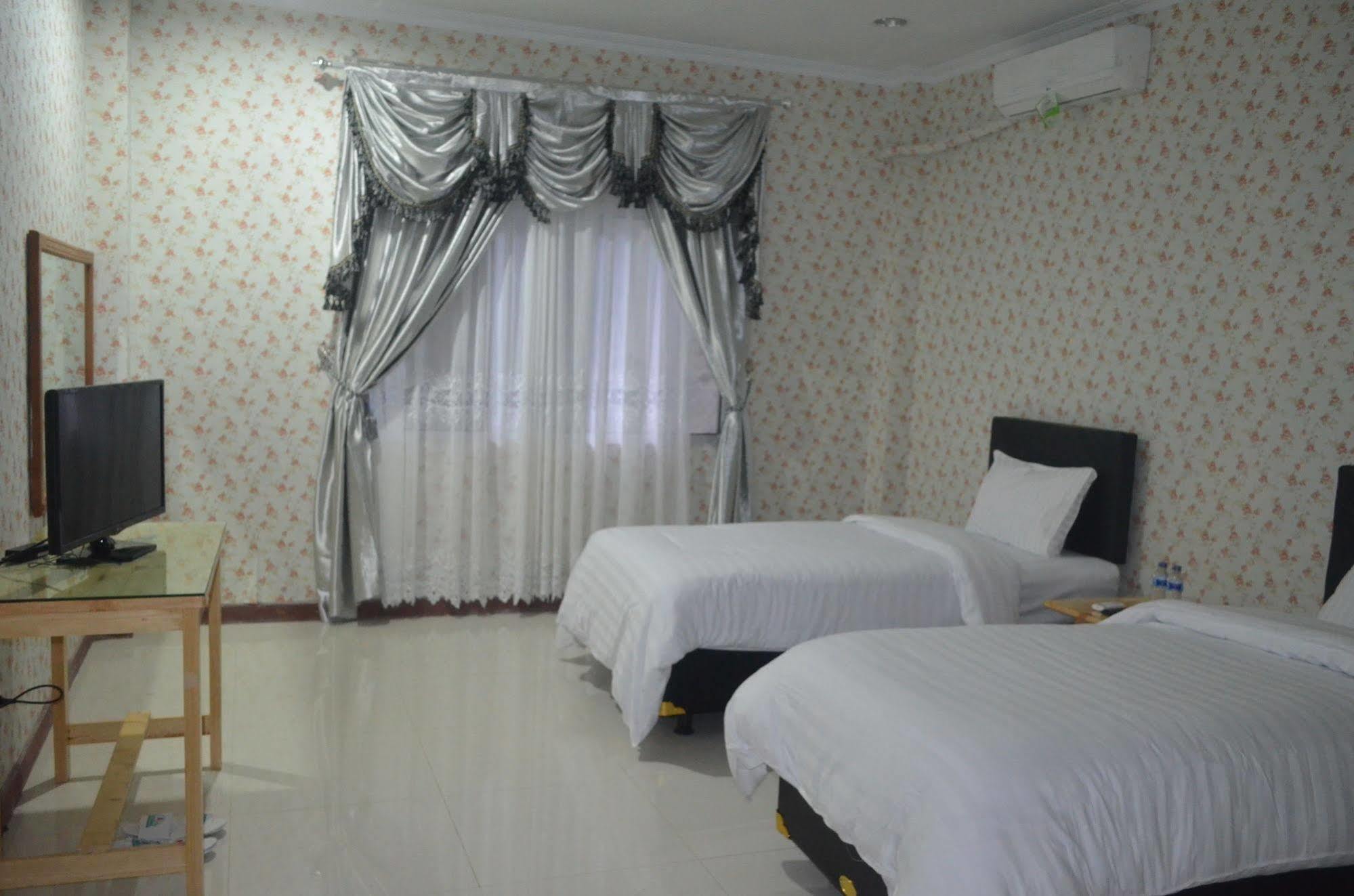 Sadinah Sahid Josodipuro Hotel Colomadu Exterior foto