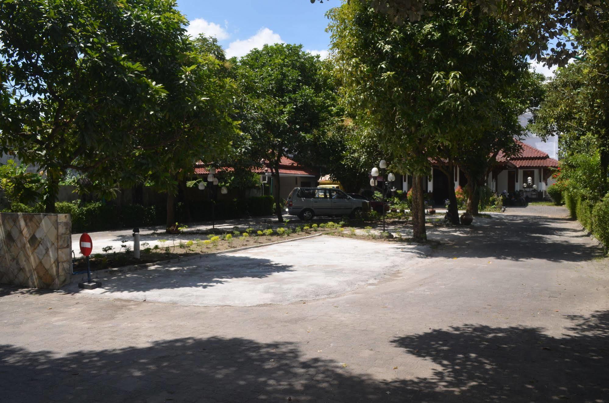Sadinah Sahid Josodipuro Hotel Colomadu Exterior foto