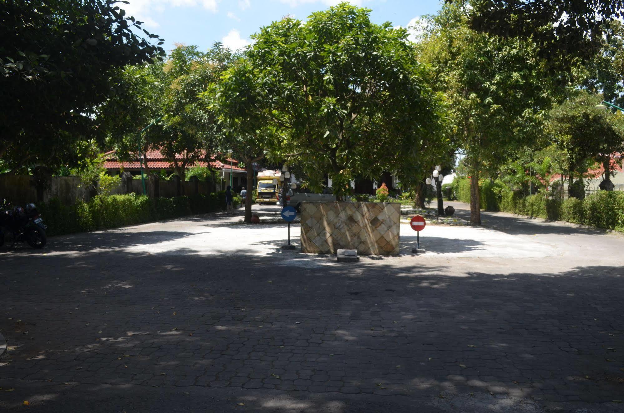 Sadinah Sahid Josodipuro Hotel Colomadu Exterior foto
