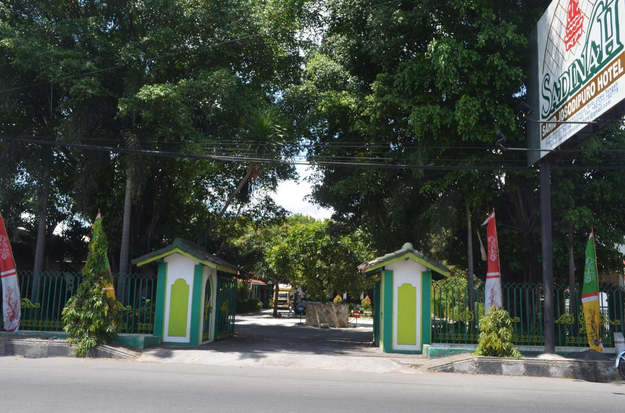 Sadinah Sahid Josodipuro Hotel Colomadu Exterior foto